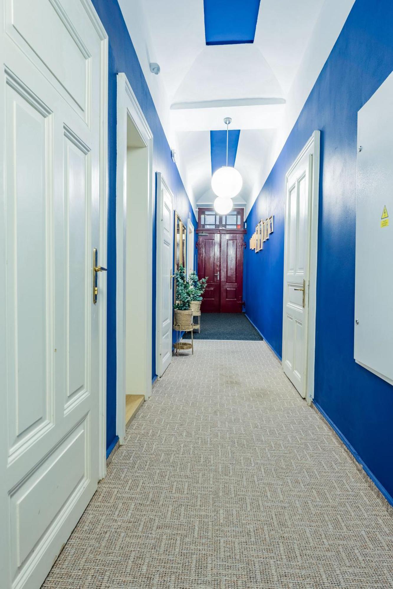 Stellar Female Hostel プラハ エクステリア 写真