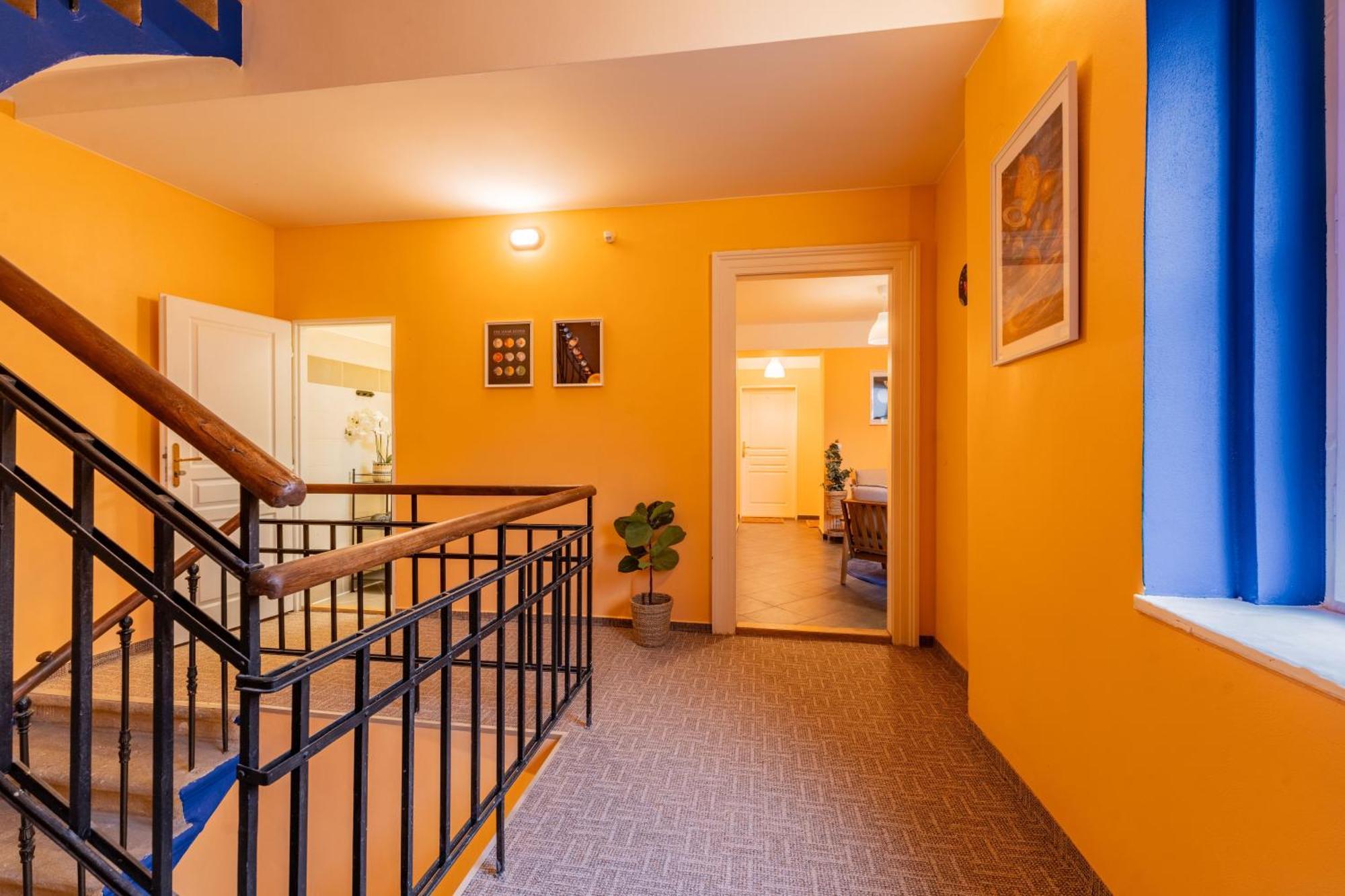 Stellar Female Hostel プラハ エクステリア 写真