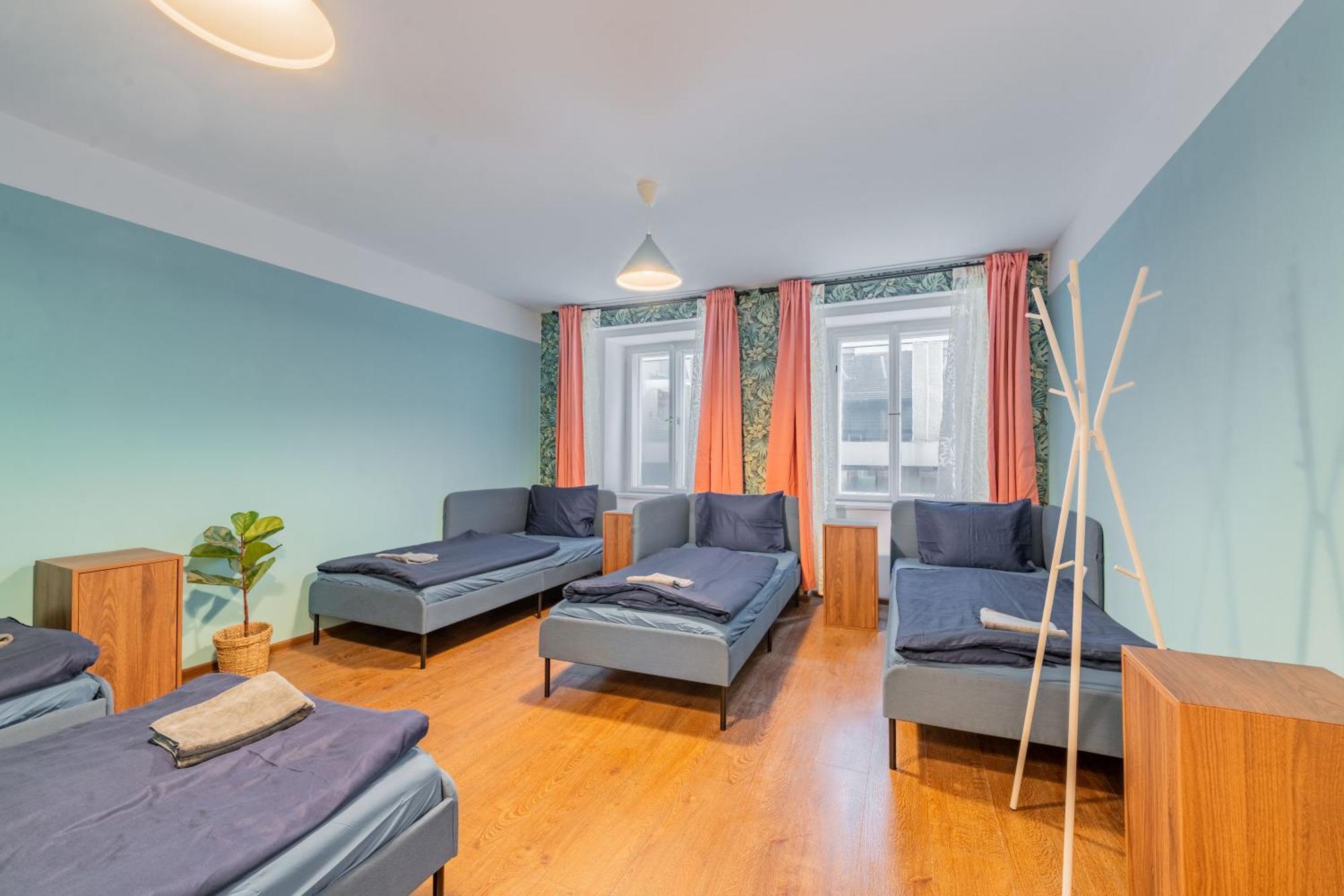 Stellar Female Hostel プラハ エクステリア 写真