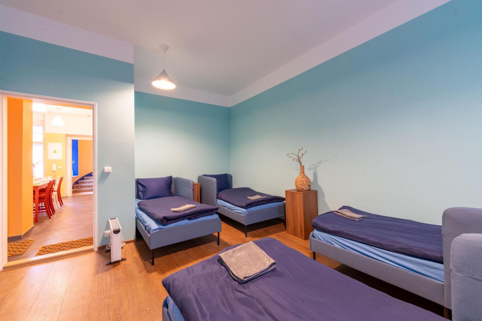 Stellar Female Hostel プラハ エクステリア 写真