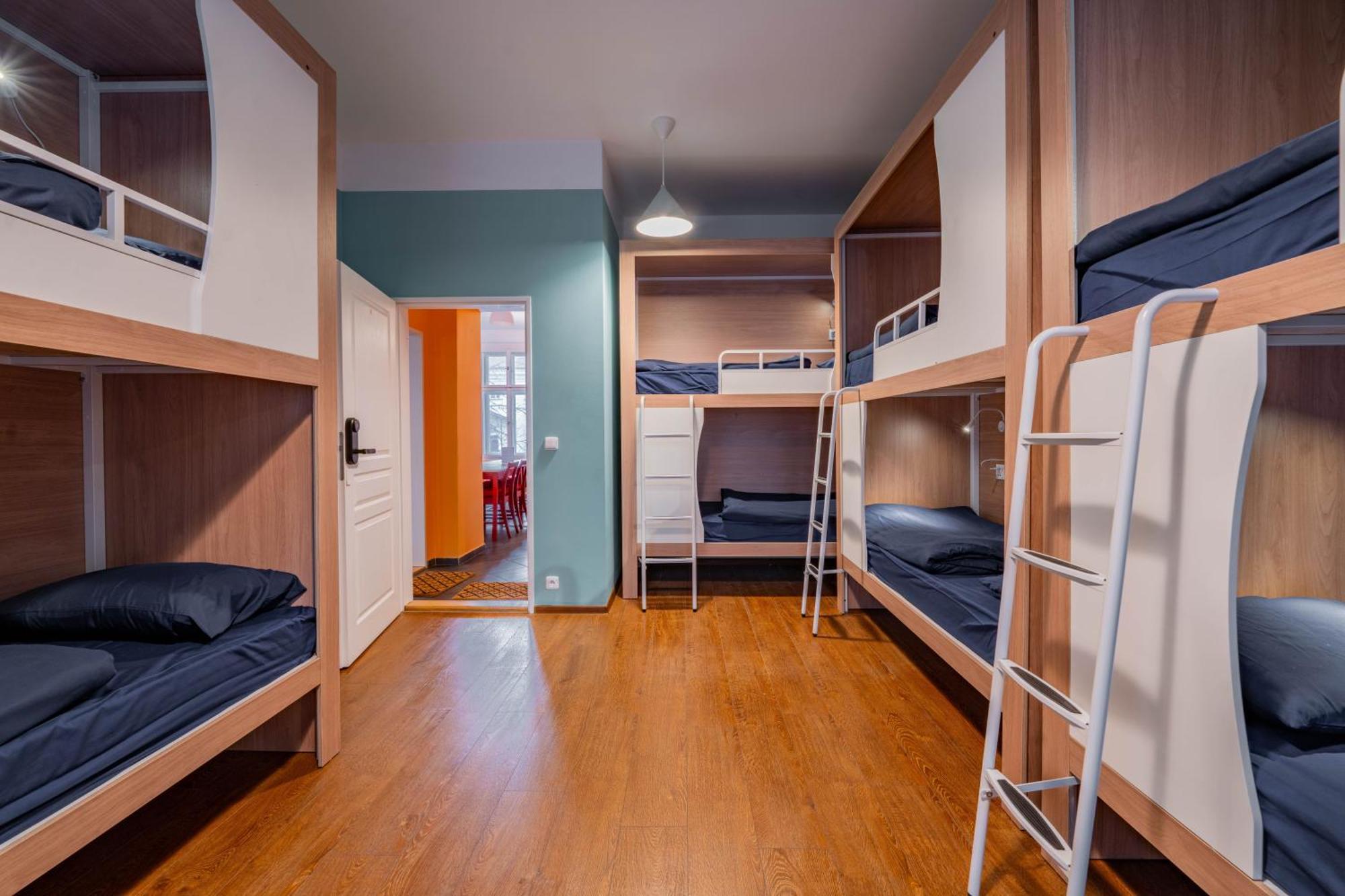 Stellar Female Hostel プラハ エクステリア 写真