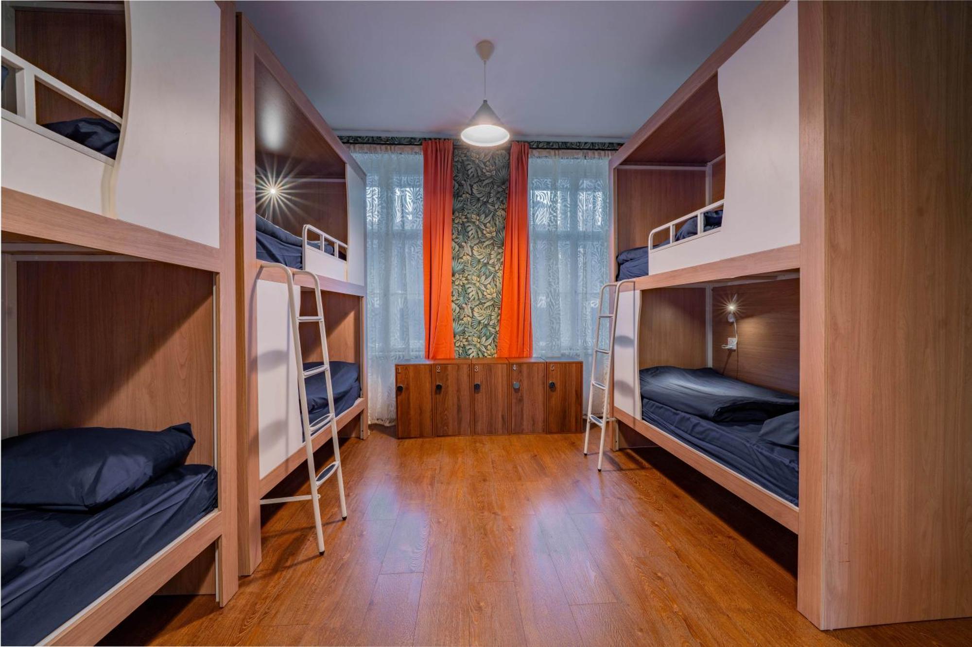 Stellar Female Hostel プラハ エクステリア 写真