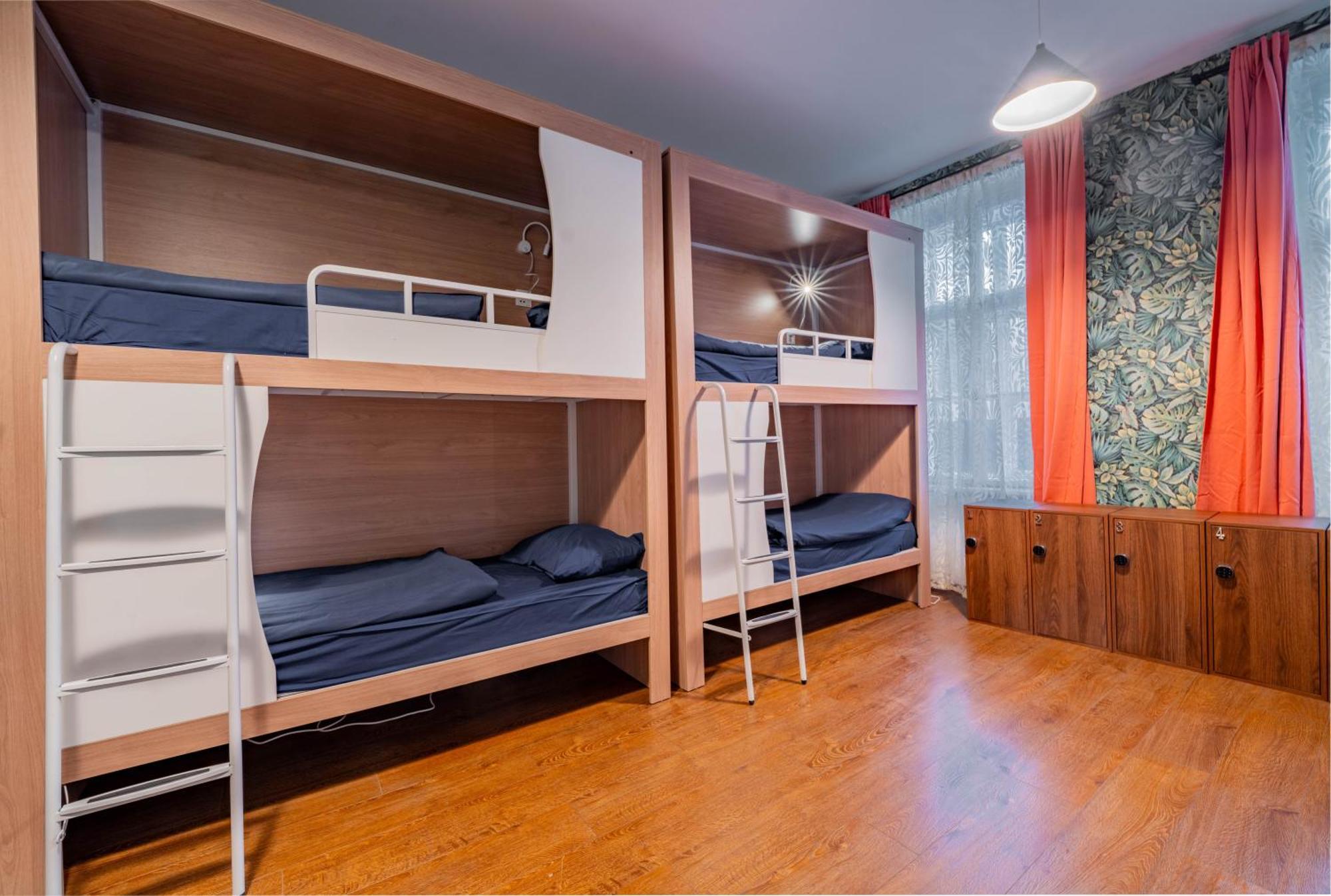 Stellar Female Hostel プラハ エクステリア 写真