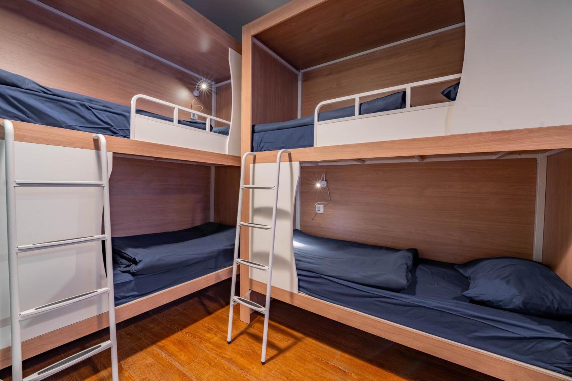 Stellar Female Hostel プラハ エクステリア 写真